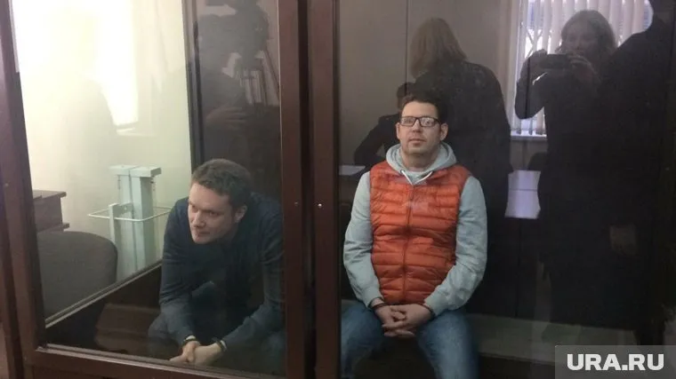 Депутат Кагилев будет сидеть вместе с фотографом Лошагиным