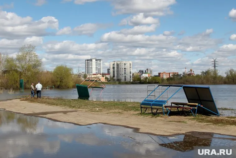 Впервые на плывущую конструкцию обратили внимание горожане вблизи бульвара Солнечного