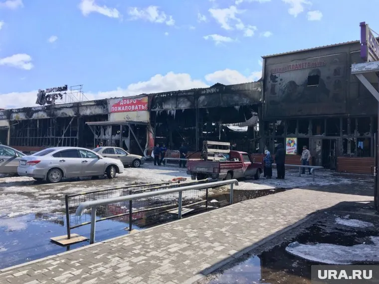3400 кв. метров торгового центра «Семья» в Ноябрьске сожгли в ходе конкурентных войн