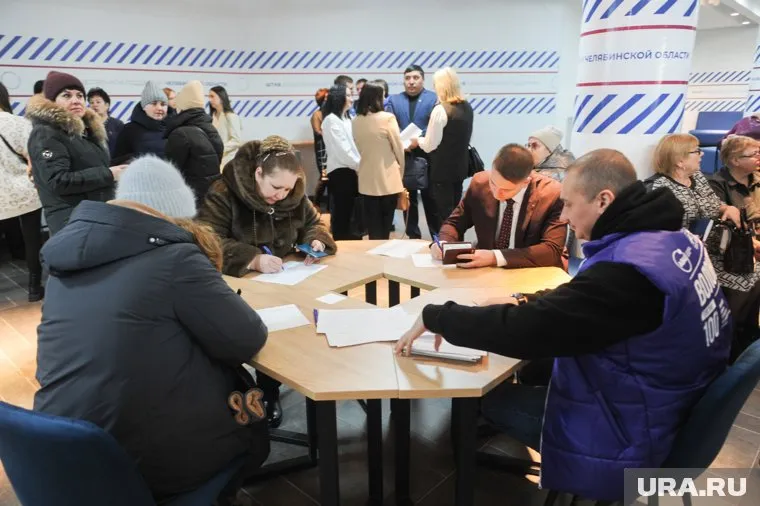 Андрей Турчак отметил, что подписи в поддержку Владимира Путина оставляют люди разных возрастов и профессий