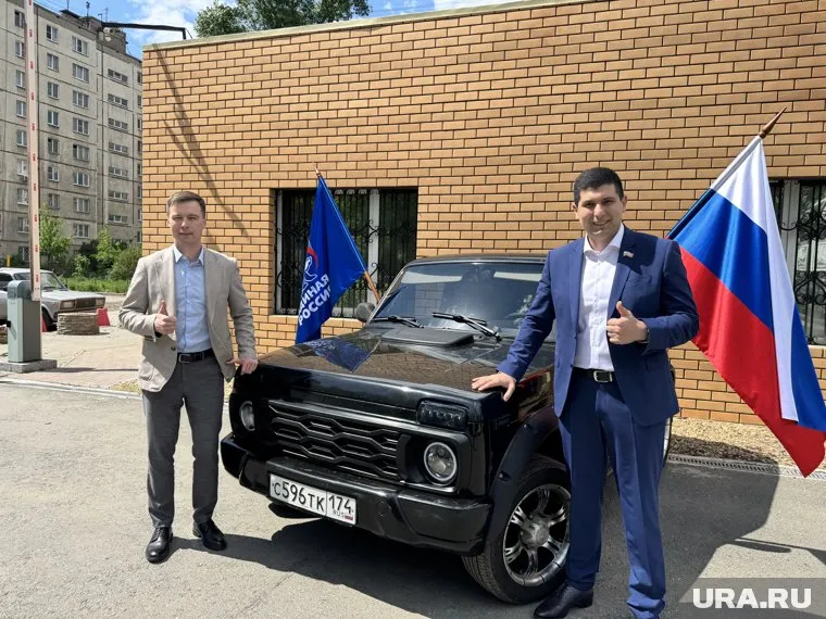 Депутаты Виген Мхитарян и Кирилл Ветхов подарили бойцам автомобиль «Нива»