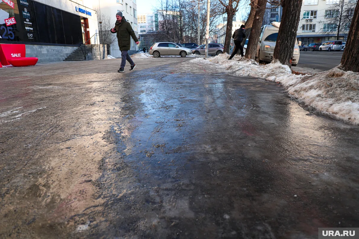 Ледяной дождь превратил Курган в каток