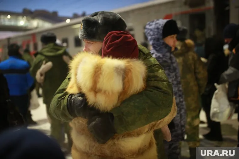 В отпуска военные будут уходить целыми взводами, считает Андрей Гурулев