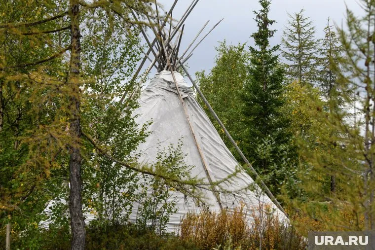 Проект благоустройства набережной озера в ХМАО с чумами для барбекю вошел в список лучших практик Минстроя РФ