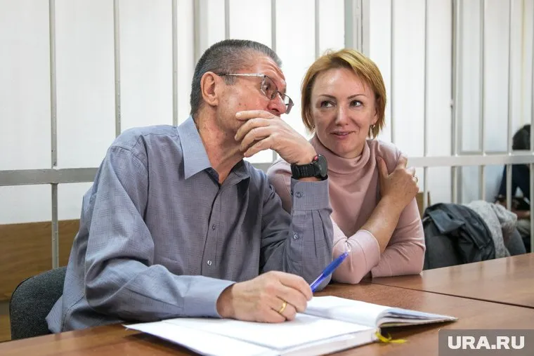 Алексею Улюкаеву пришлось смотреть со стороны, как он брал взятку