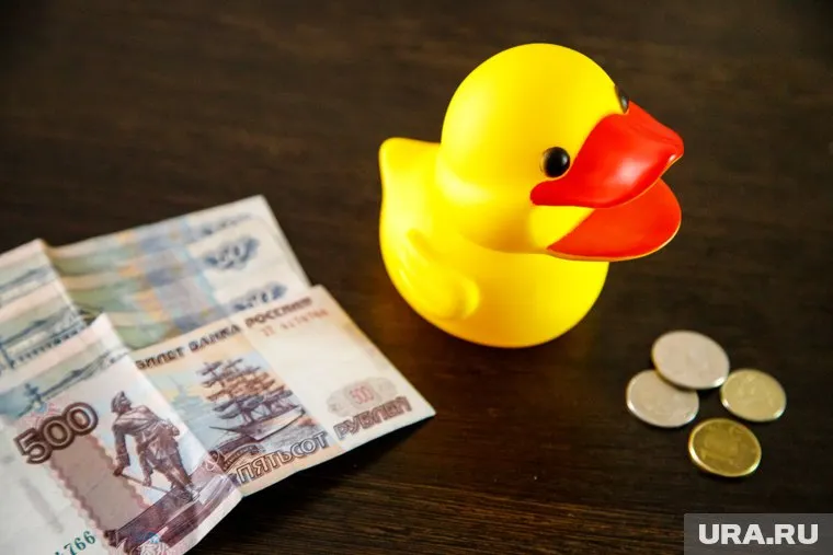 Рубль укрепляется к доллару и евро