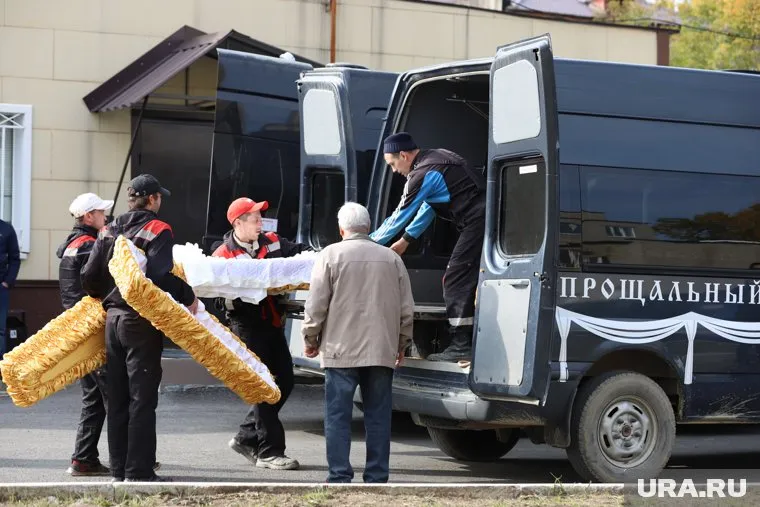 В Кировграде 25 сентября простились с женщиной и ее сыновьями