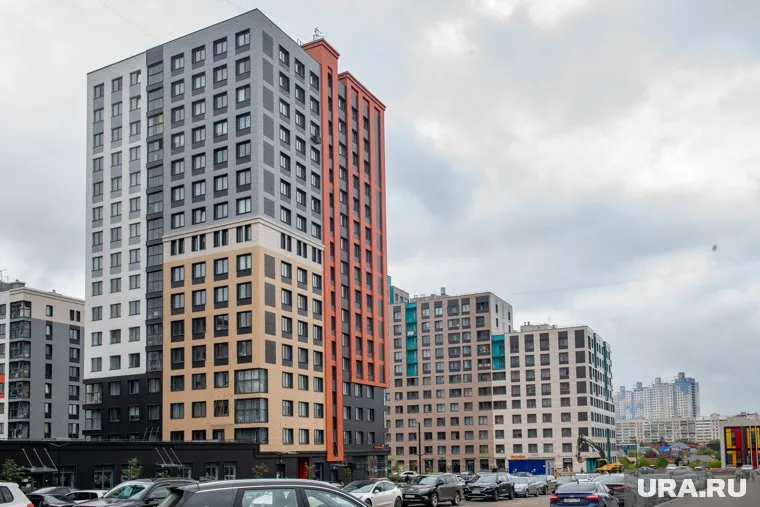 В ЖК сделали временный выезд, пока не построят основную дорогу