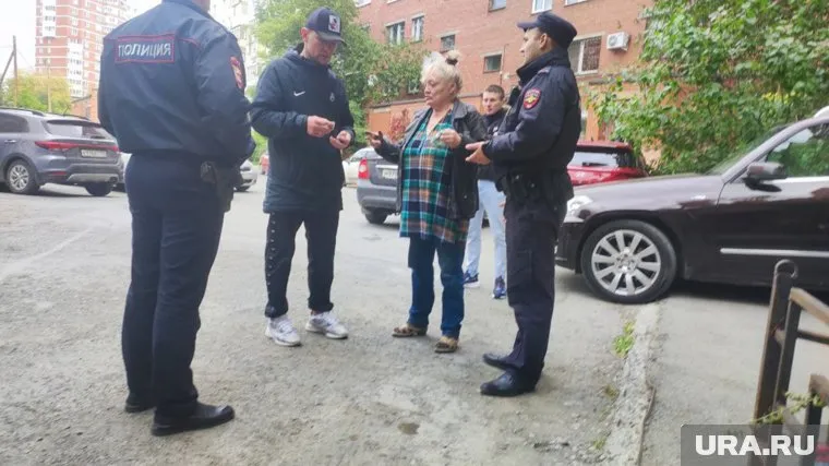 Подозреваемую увезли в отделение полиции