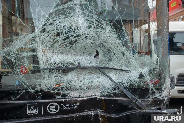 Причиной столкновения двух автобусов несоблюдение безопасной дистанции одним из водителей