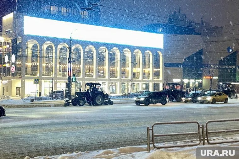 Коммунальные службы работают, но избежать пробок это не помогло 