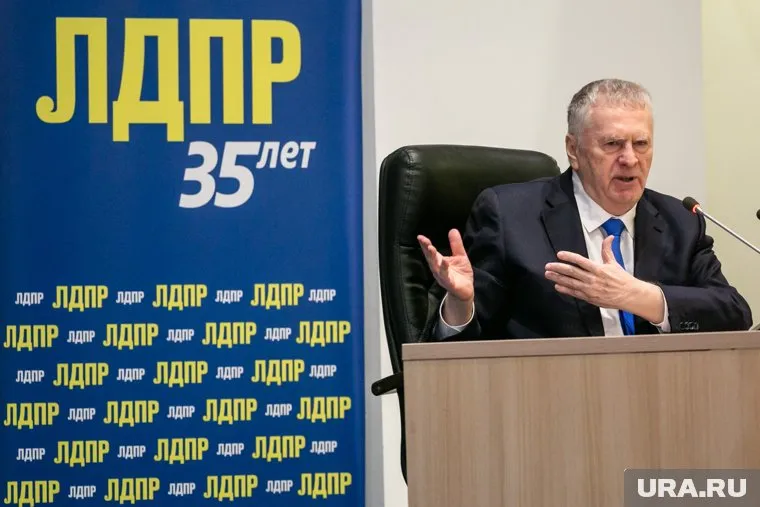 Партия впервые сменит лидера в мае 2022 года, заявил источник