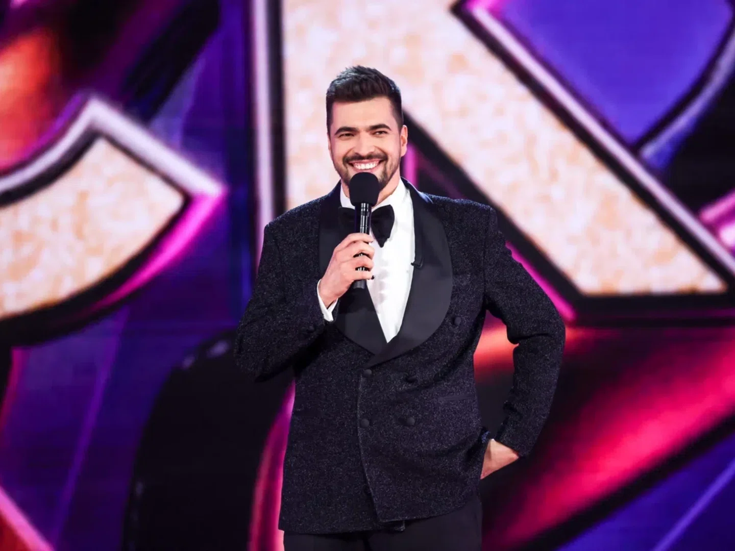 шоу маска сцена