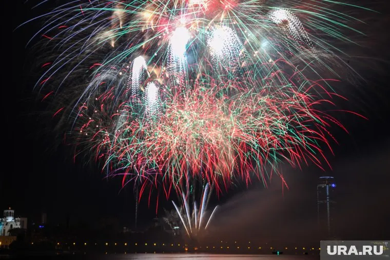 Жители Ярославля запустили салют в честь ухода бывшего охранника Путина с должности губернатора