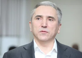 Интернет, дороги, школы: главные вопросы на прямой линии тюменского губернатора Моора в 2025 году 