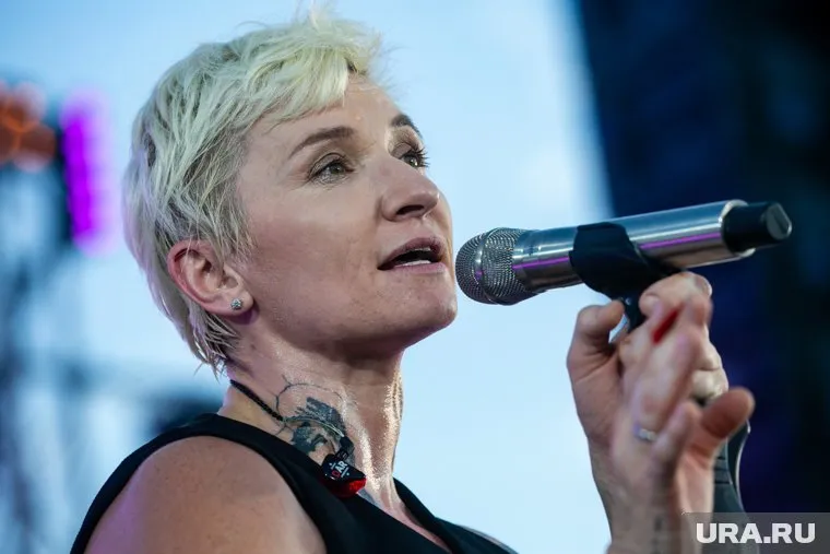 Жительница Сургута исполнила песню «Секунду назад» с Дианой Арбениной