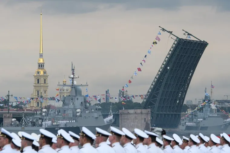 Торжественная церемония празднования Дня ВМФ на Сенатской площади. Санкт-Петербург