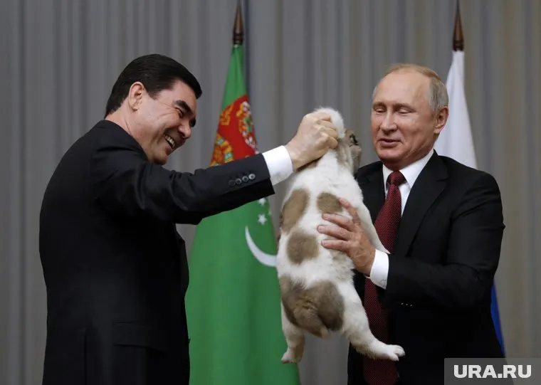 Российский лидер был рад подарку