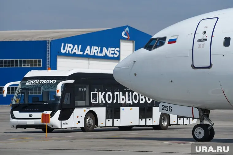 Самолет вылетел из Екатеринбурга с задержкой в 2,5 часа