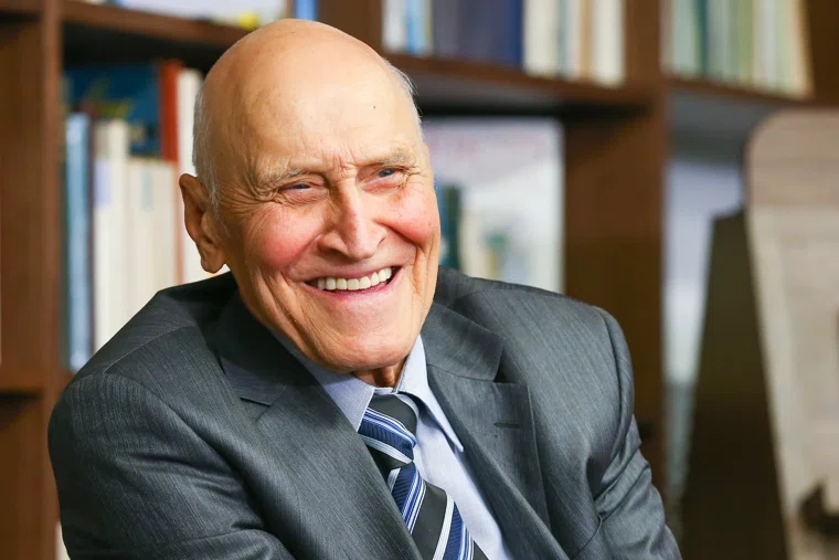 Николай Дроздов не пьет лекарства, он принимает витамин D и цинк