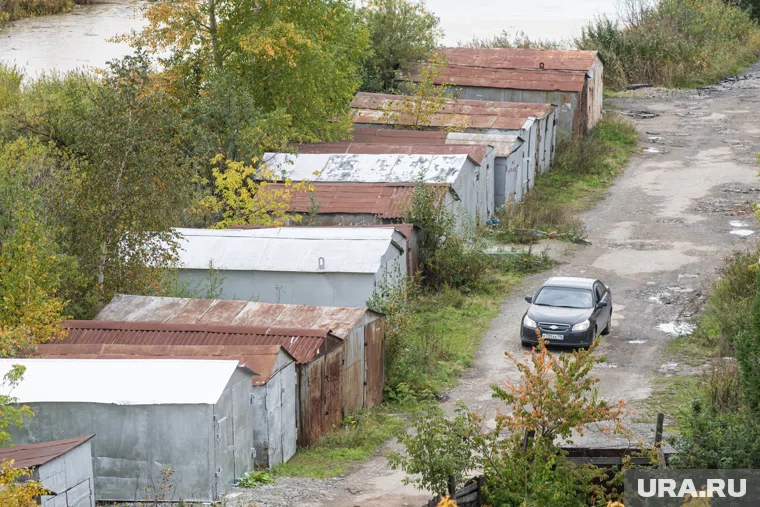 Часть гаражей на полуострове Малый Конный останется