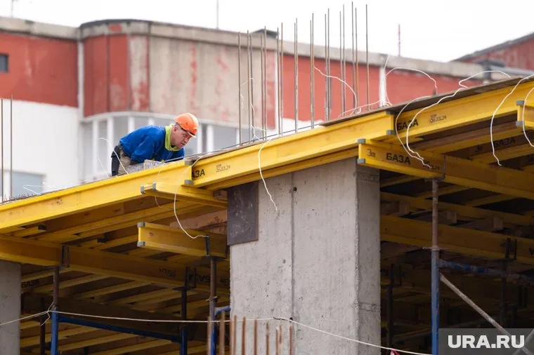 Вице-губернатор попросил подрядчиков не затягивать сроки сдачи объектов