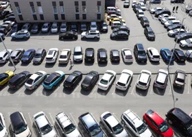 В Тюмени за сутки резко вырос спрос на дорогие иномарки из-за границы