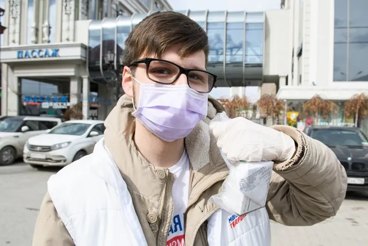 Доставка на дом продуктов питания и товаров первой необходимости волонтерами. Екатеринбург