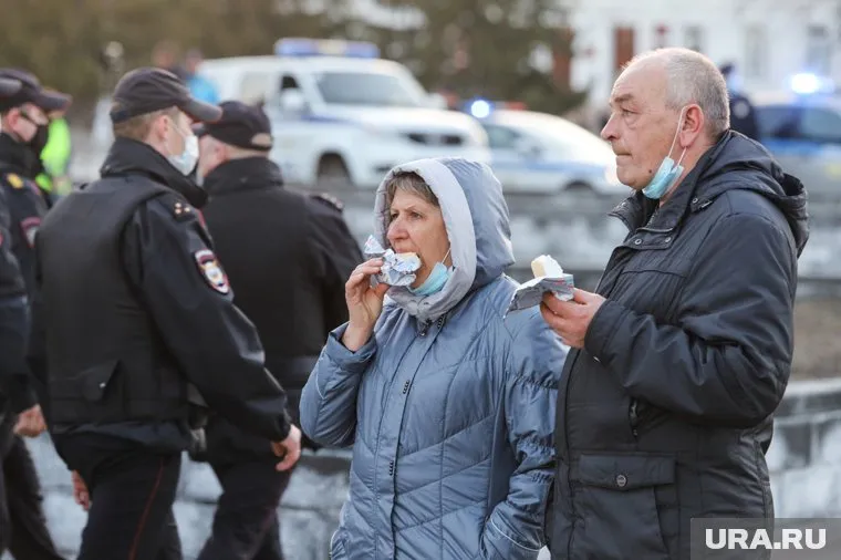 Часть курганцев пришли на незаконный митинг из любопытства