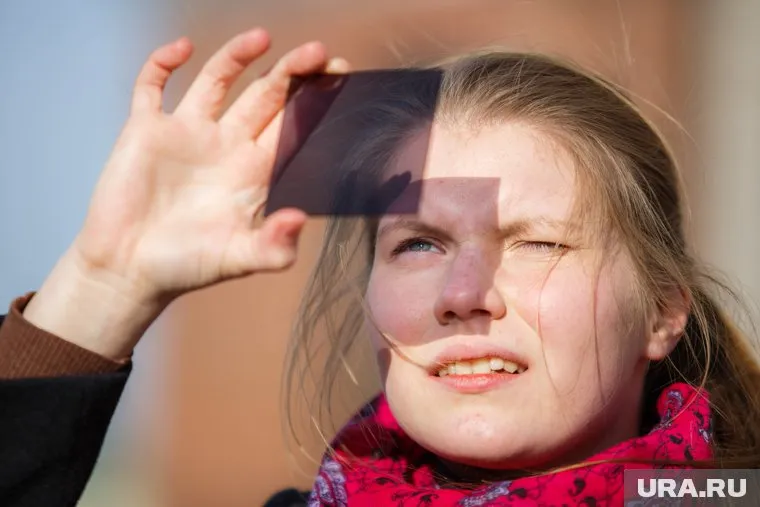 Анна Майорова продолжала выполнять свои профессиональные обязанности, несмотря на режущую боль в глазах