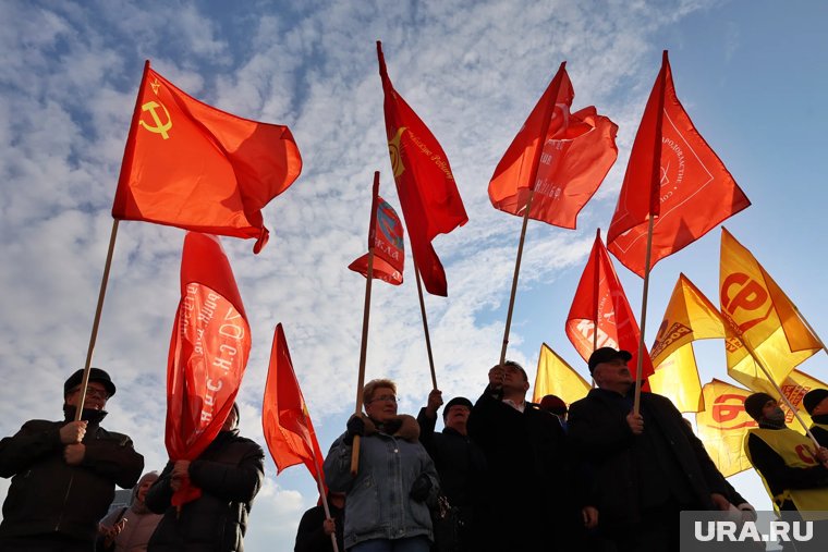 Эффект домино: почему в курганском округе коммунисты массово ушли из партии