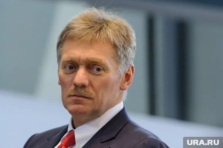 Песков ранее заявил журналистам, что сообщения о продаже часов российского президента на аукционе являются фейком