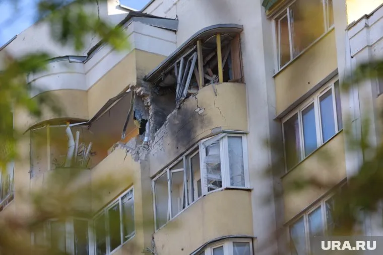 В результате инцидента повреждены как минимум четыре квартиры
