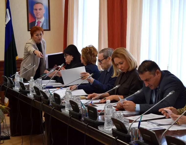 Халид Таги-Заде (справа) отказался от мандата после лишения должности в думе ХМАО и зарплаты