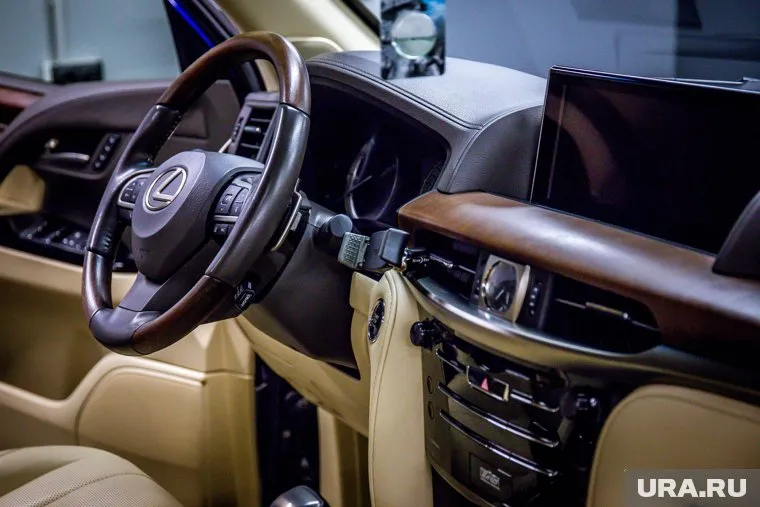 Заявка на приобретение 12 элитных иномарок была размещена на портале госзакупок