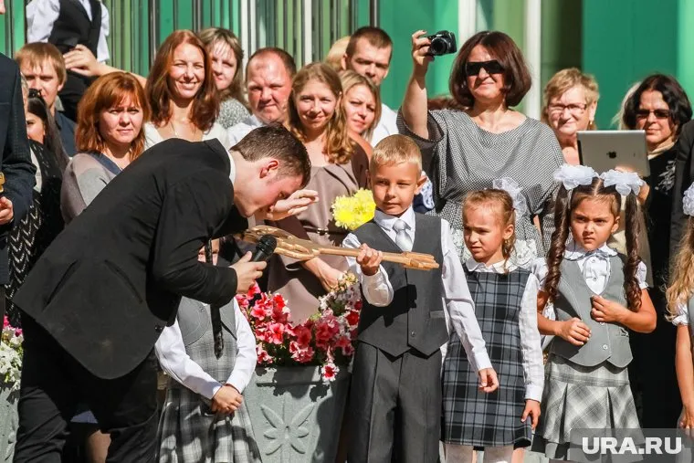 Похоже, что в школе №92 все же появятся девочки в брюках