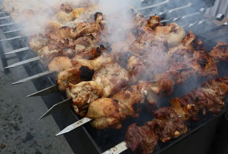 Соседке помешал дым от мангала (архивное фото)