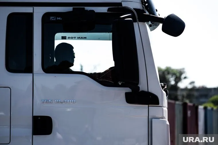 Водителю категории «Е» без опыта работы готовы платить до 150 тысяч рублей