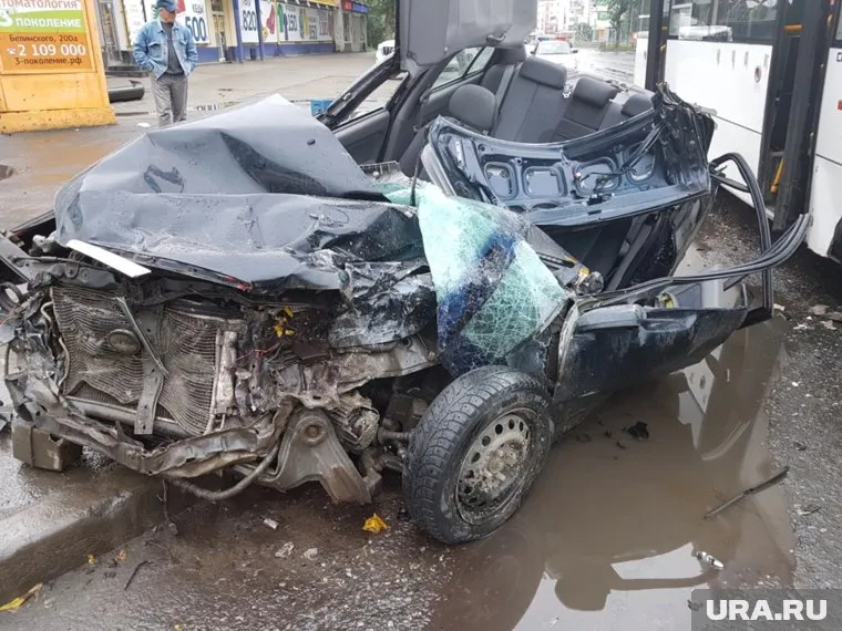 Водитель иномарки не справился с управлением автомобилем