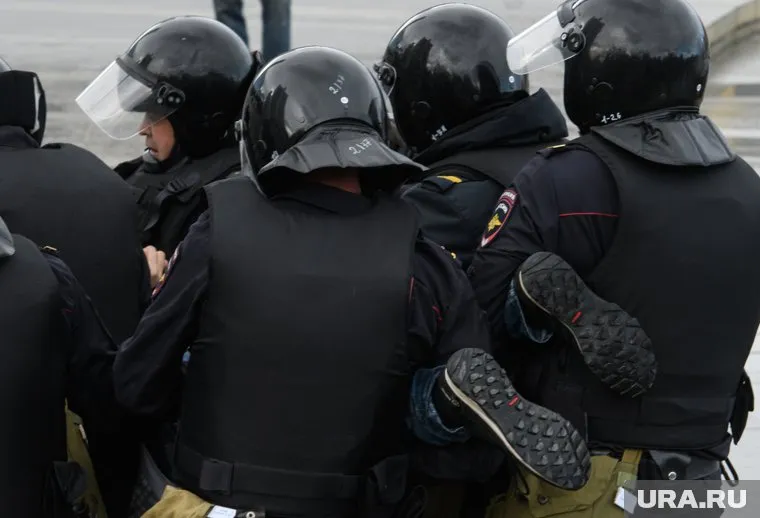 Журналист пожаловался на грубое задержание полицейских