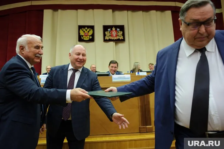 Будущий глава бюджетного комитета Владимир Терешков очень торопился получить удостоверение