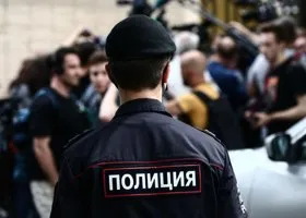 В Москве неизвестный напал на полицейских около здания ГУ МВД