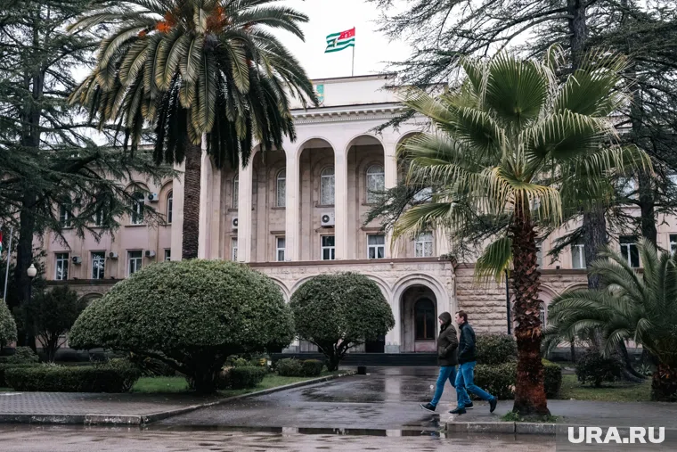 Основные праздничные мероприятия по случаю Дня победы и независимости Абхазии проходят в Сухуме