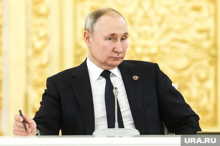 Владимир Путин устроил прием девочке из Дербента в президентском кабинете