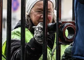 Бизнес-омбудсмен предложил заменить мигрантов пенсионерами