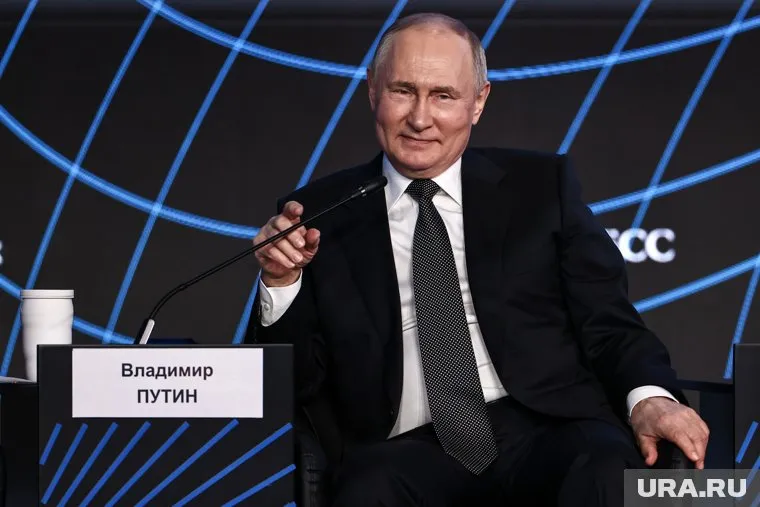 Путин получил членство в ямальском молодежном клубе