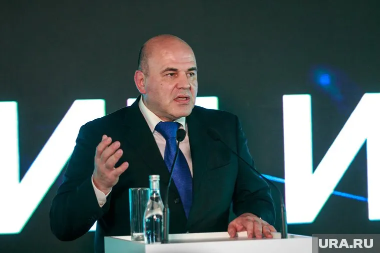 Михаил Мишустин поменял подход к раздаче бюджетных денег россиянам