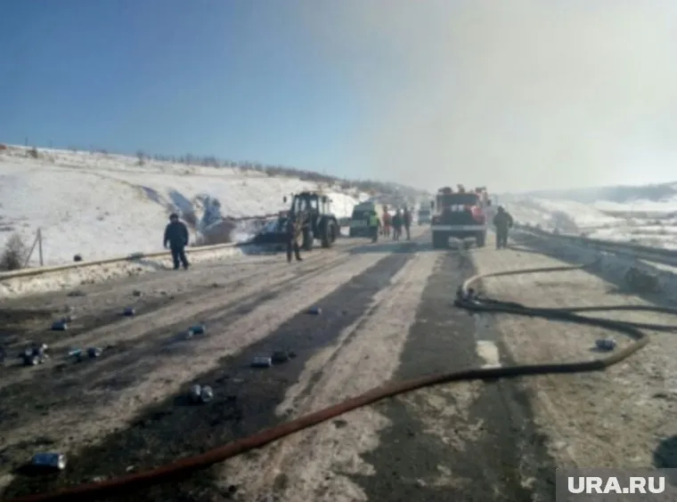 Жертвами столкновения микроавтобуса и фуры стали девять челябинцев