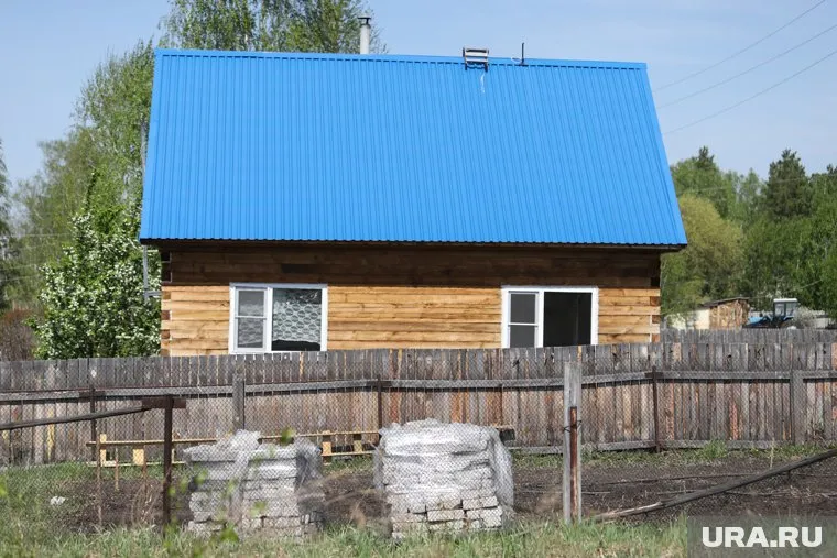 Несколько дач, которым угрожают лесные пожары, находятся прямо в городе