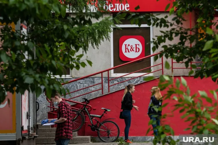 Торговать алкоголем запретят во дворах многоквартирных домов и возле детских площадок.